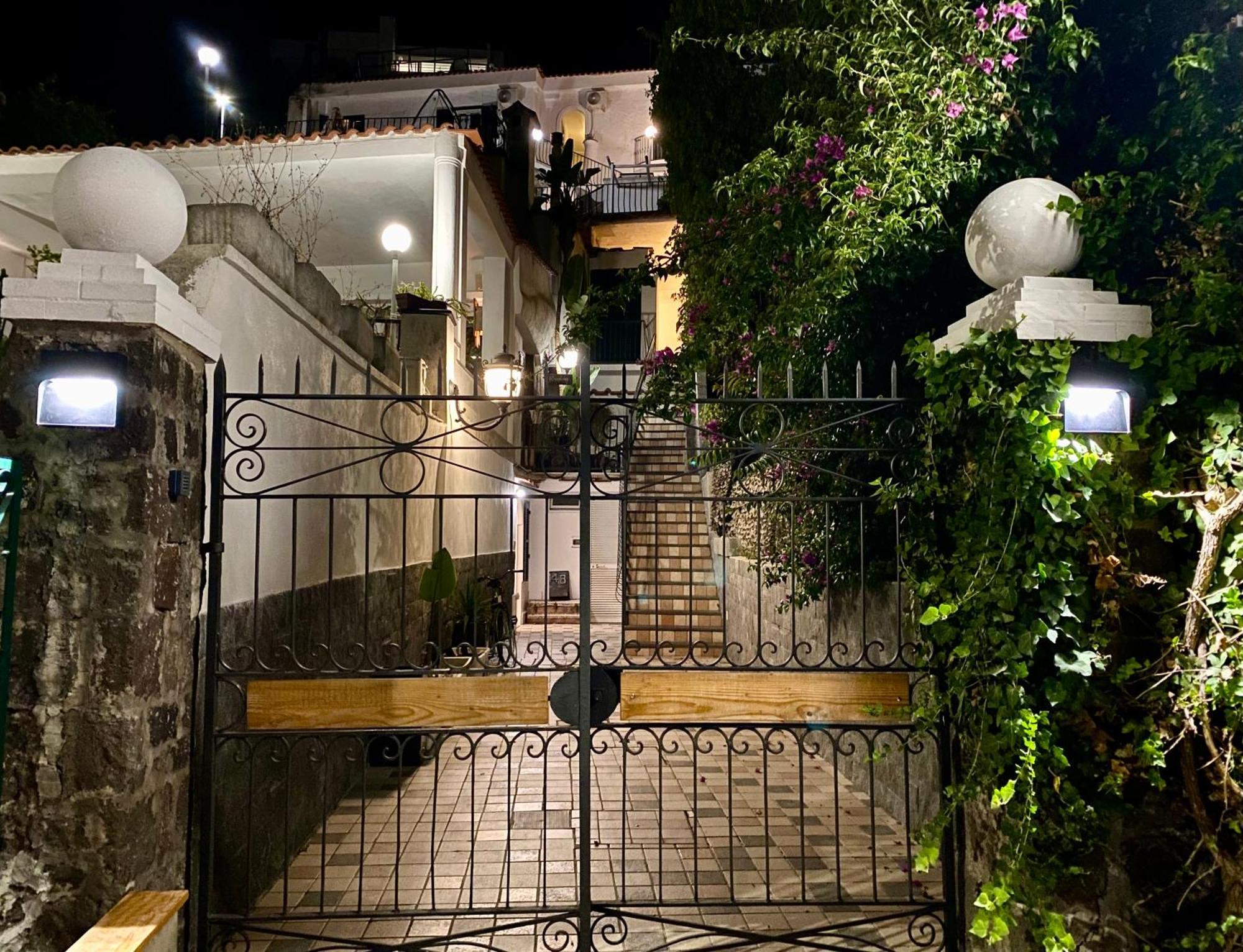 Black Market Hotel 3*