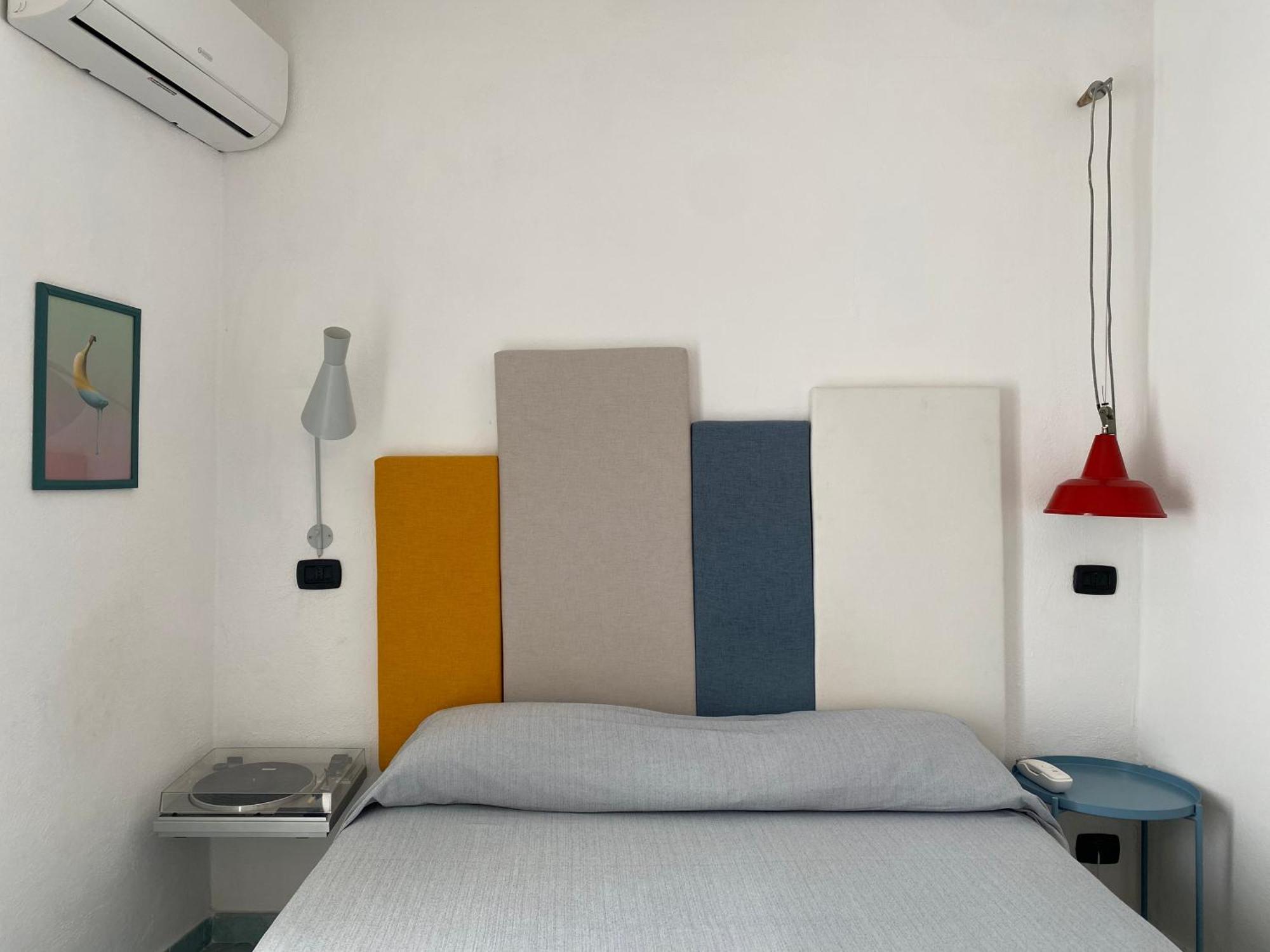 Hotel Black Market