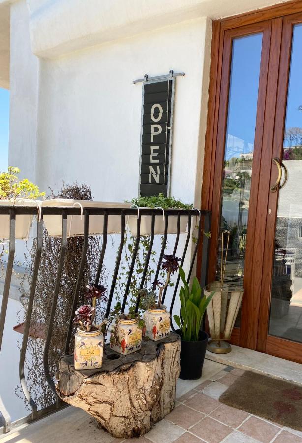 Hotel Black Market Ischia