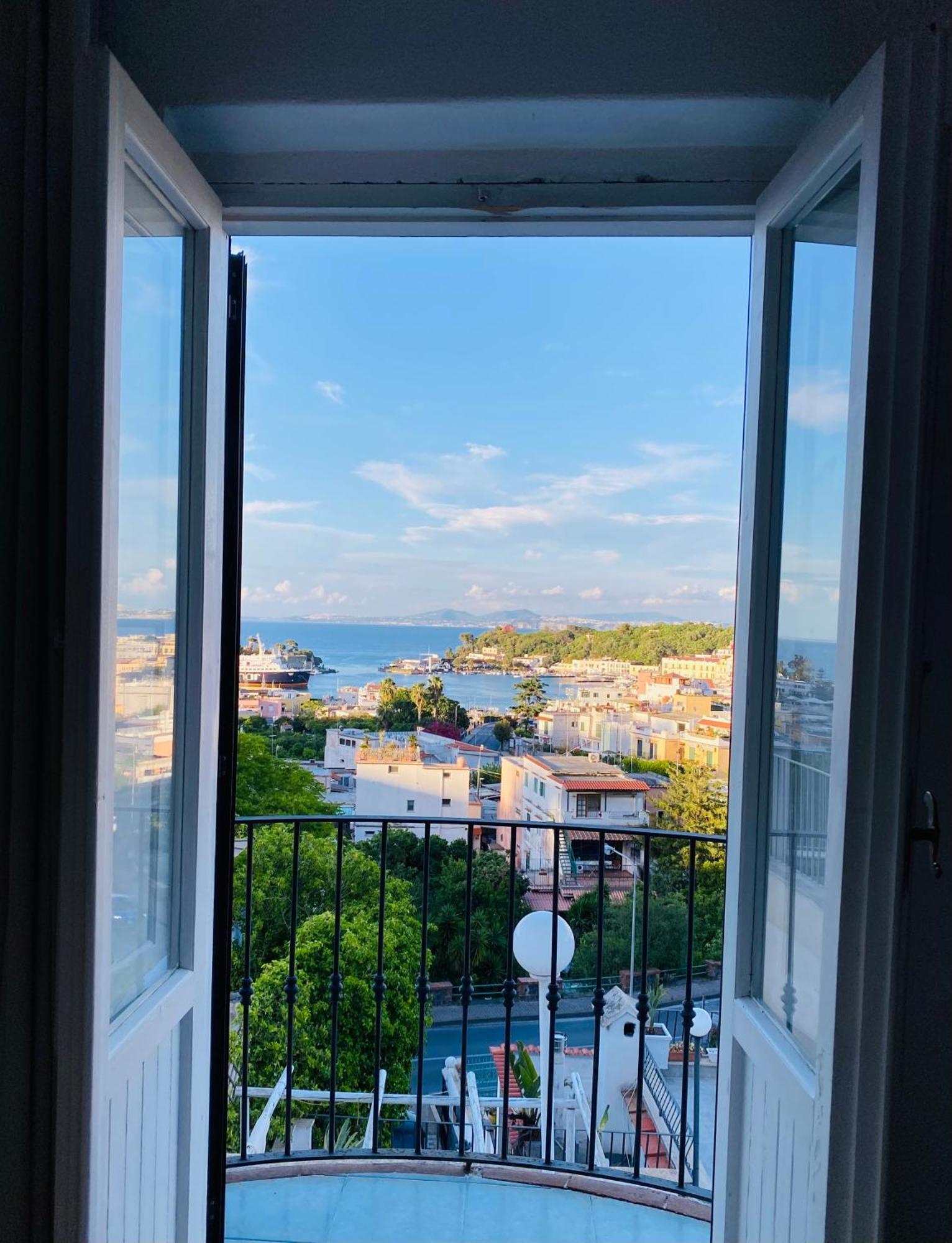Black Market 3* Ischia