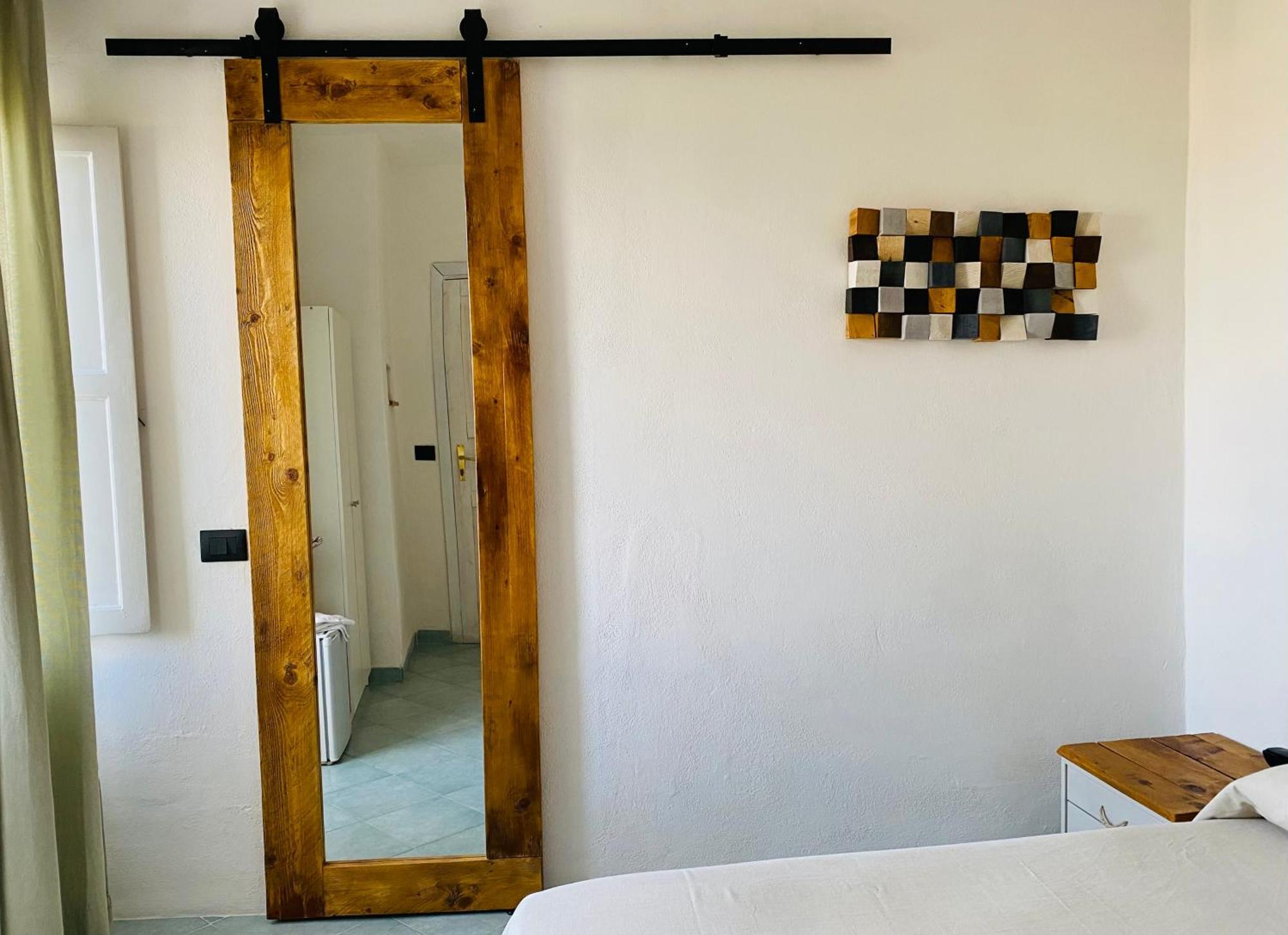 Hotel Black Market 3*